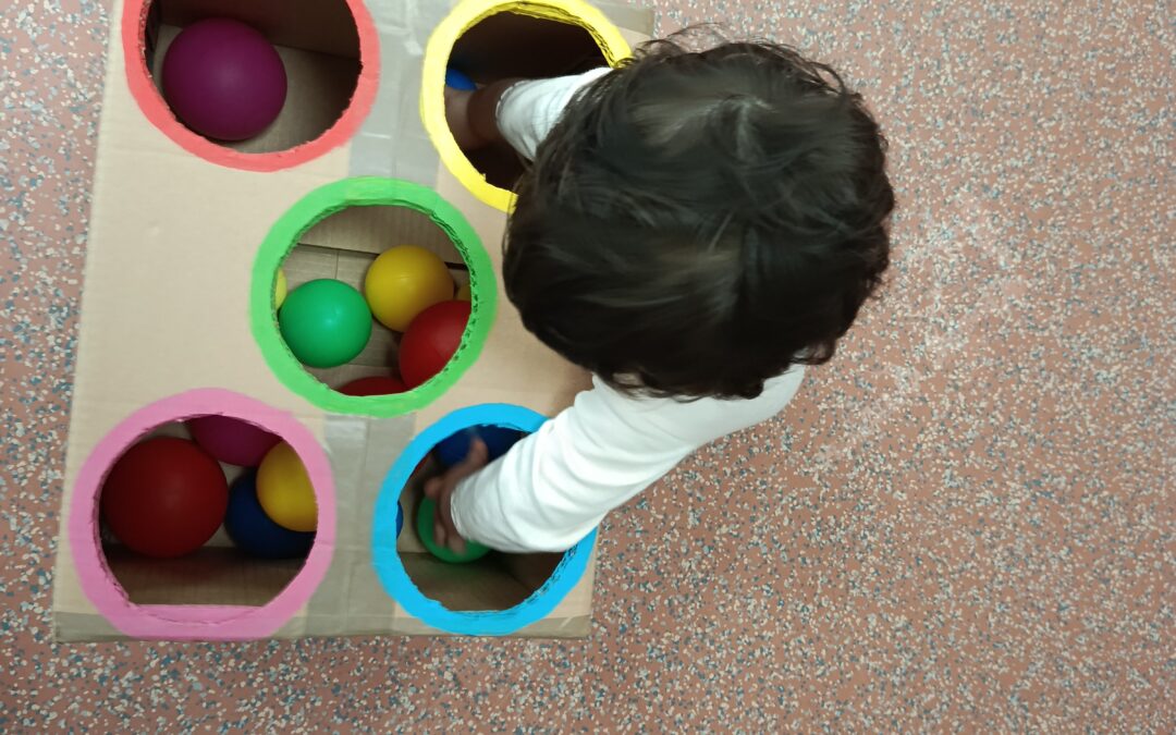 KOLOREEN  KUTXA:  zentzumenak  eta  trebetasuna  lantzen  HH0-1  gelan